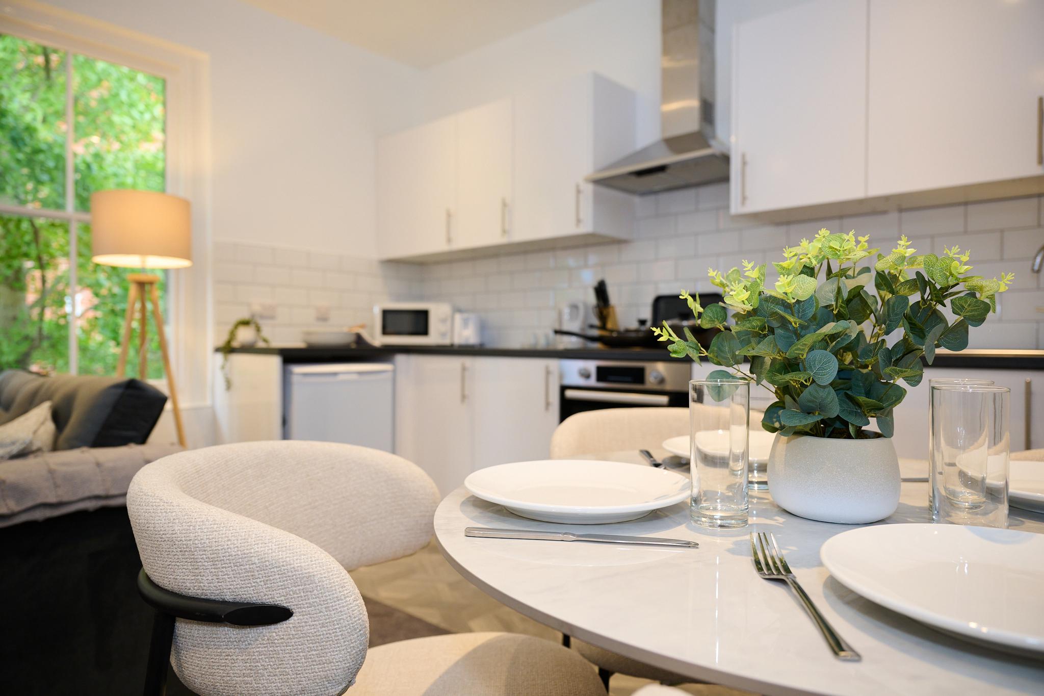 Warm, Bright & Practical: Central Bedford 2BR Flat3