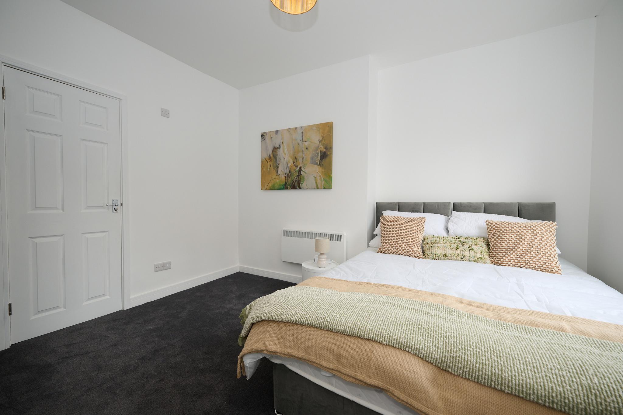 This is the One bright central 1BR well equiped.2