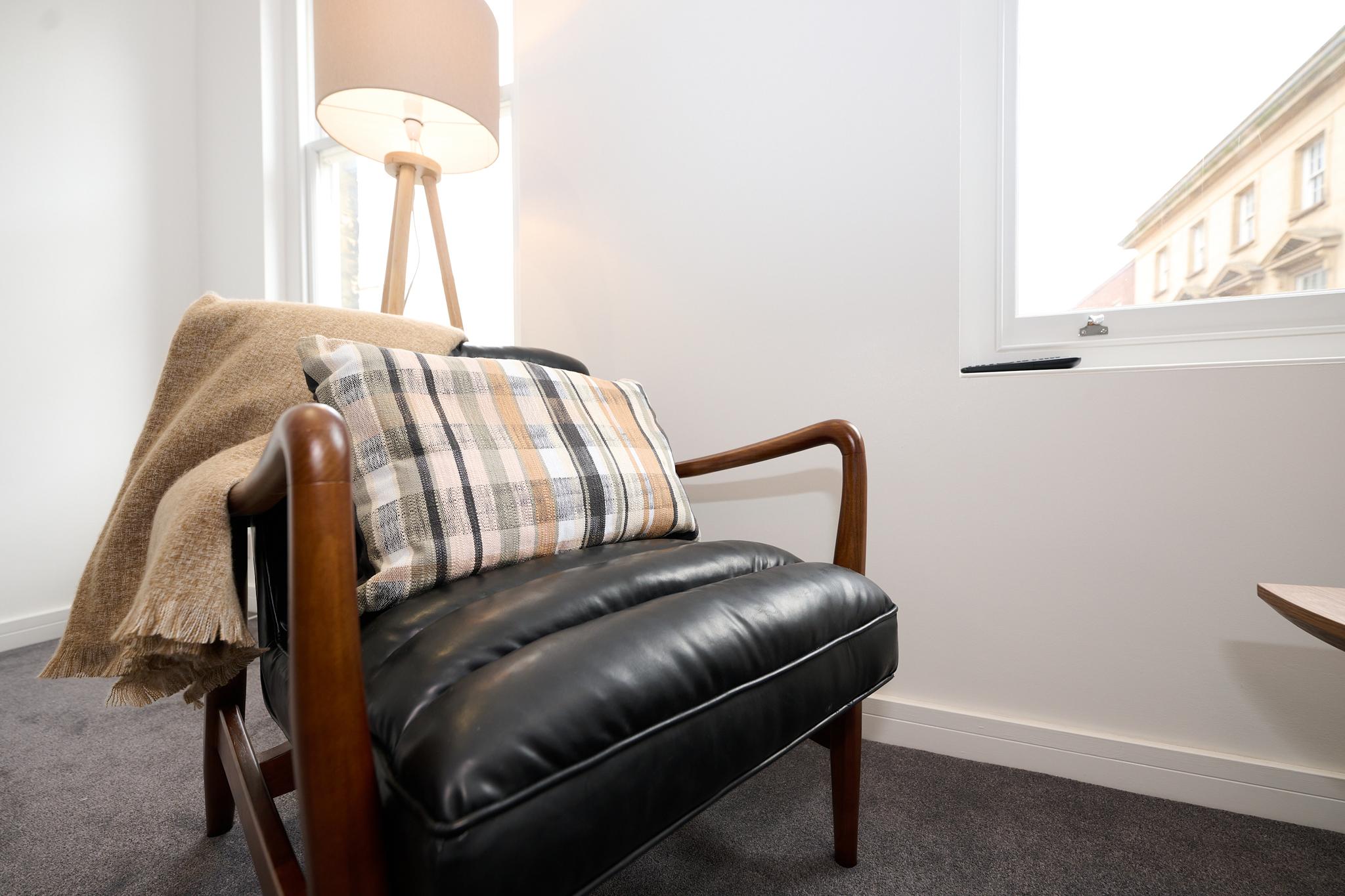 This is the One bright central 1BR well equiped.4